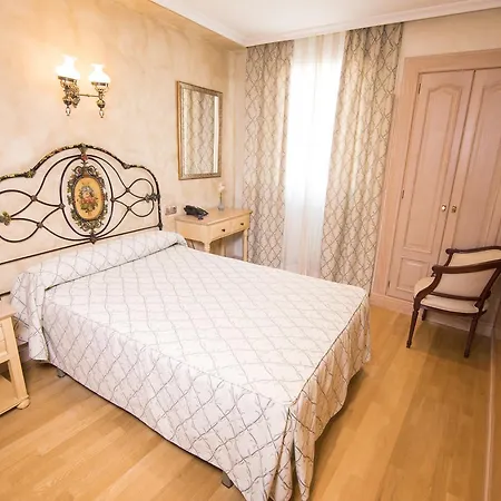 Julia فندق اراندا دي دويرو